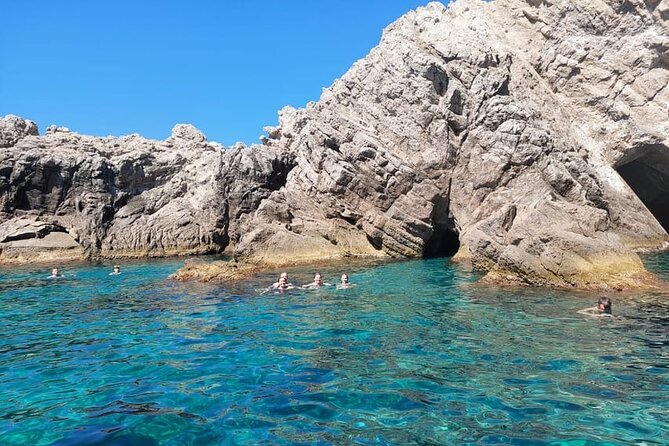 4h Small group boat tour to Blue cave and sandy beach with drinks - Guides and crew, and how the day stays relaxed