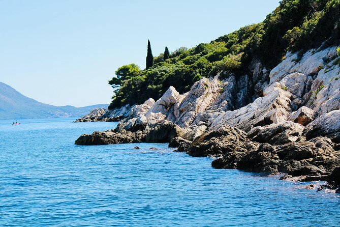 50-minute Panoramic Cruise of Dubrovnik with English Audio Guide - Passing sights you might miss on land: Hotel Belveder, Villa Šeherezade, Lazareti