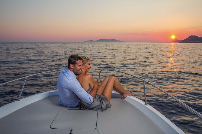 Amazing Sunset by private boat - Your 90 minutes, private charter, and the feel of the evening