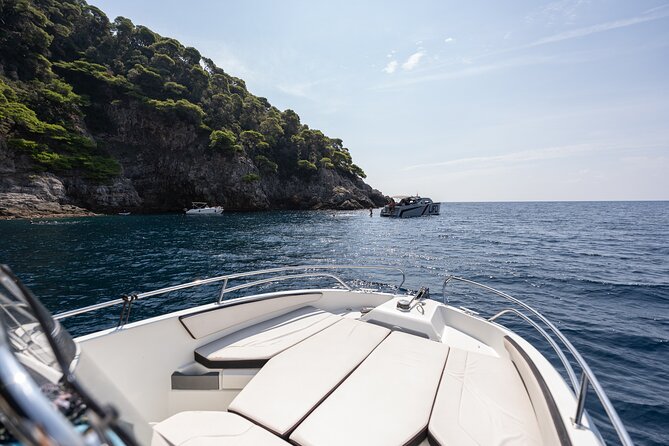 Beneteau Flyer 7.7 Spacedeck Cruise - Snacks, onboard music, shower reset: the little things that matter