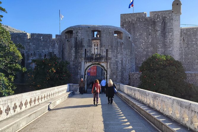 Beyond the Walls: A Historical Dubrovnik Audio Tour - Gundulić’s Square and Ivan Gundulić: where daily life meets monuments
