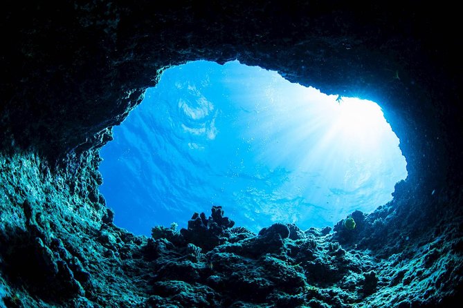 Blue Cave Premium Half-Day Tour with Panoramic Old Town View - Meeting at Old Town Harbor and what the first 10 minutes feel like