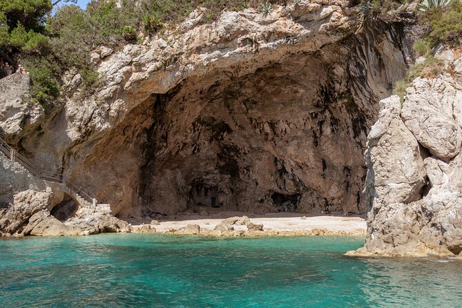 Cavtat/Srebreno: Lokrum Island , Betina Cave & st Jacobs Beach - Betina Cave beach: the sea-only stop that makes snorkeling practical