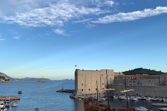 Discover Dubrovnik: Private tour - Stradun: the earthquake scars, the Jewish ghetto, and the street that ties it together