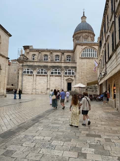 Discover the Old Town of Dubrovnik - From the Jewish fountain to Pile Gate, built for protection