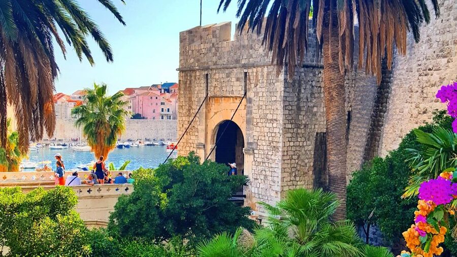 Dubrovnik: 1.5-Hour Guided Old Town Walking Tour - Onofrio’s Fountain and the local rhythm of small streets