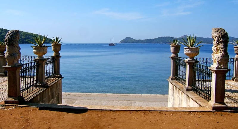 Dubrovnik: 3 Islands Fun Boat Trip with Drinks (FR, ES, EN) - Drinks and lunch: where the real value shows up