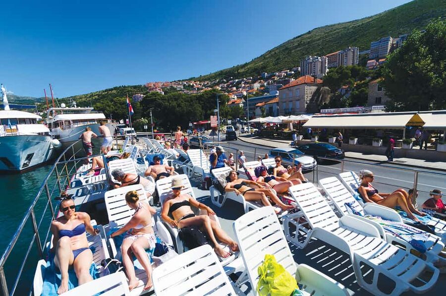 Dubrovnik: 3 Islands Fun Boat Trip with Drinks (FR, ES, EN) - Meeting Green Market and boarding TRITON (what happens before you sail)