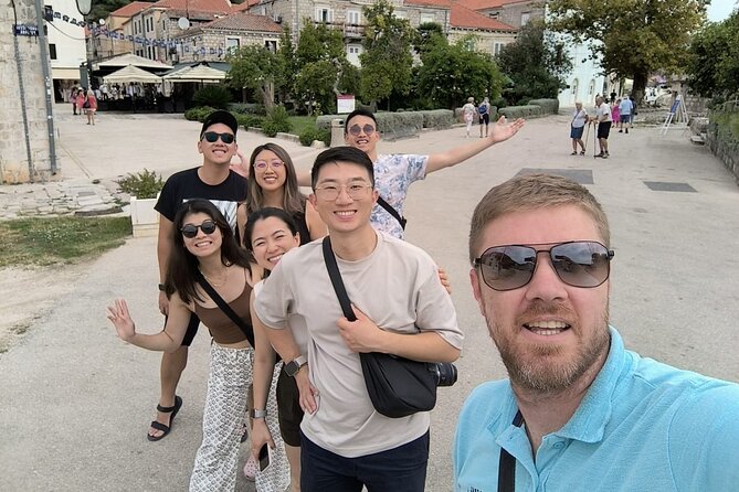 Dubrovnik Airport to Split Private transfer 1-8 pax (Door to Door any location) - Meet-and-greet that works, name sign plus WhatsApp