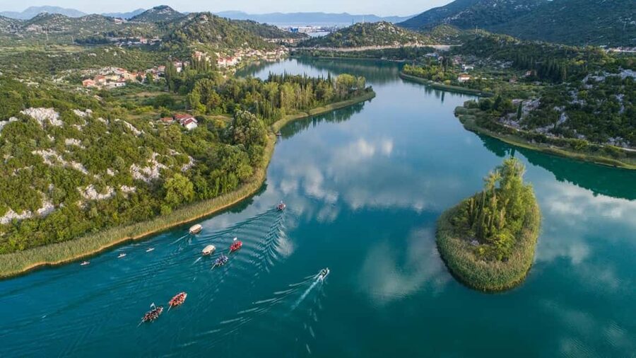 Dubrovnik: Baćina Lakes Stand-Up Paddleboard Tour - SUP on the Neretva Delta, then into the Baćina Lakes system