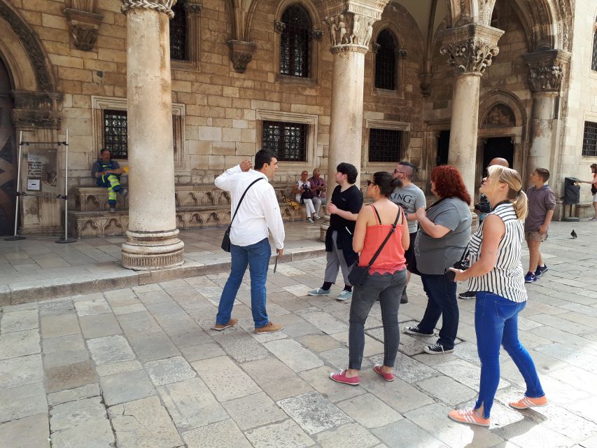 Dubrovnik: Best Game of Thrones Insider Tour - Meeting the Tour at the Dubravka Fountain, Black Targaryen Umbrella
