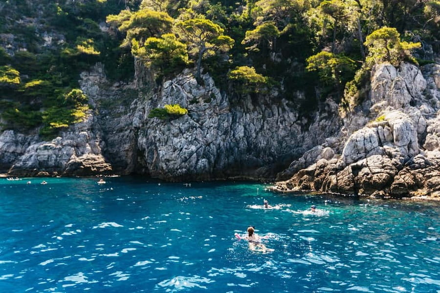 Dubrovnik: Blue Cave and Elafit Small Group Boat Exploration - Blue Cave: where the glow happens, and how to not panic at the entrance