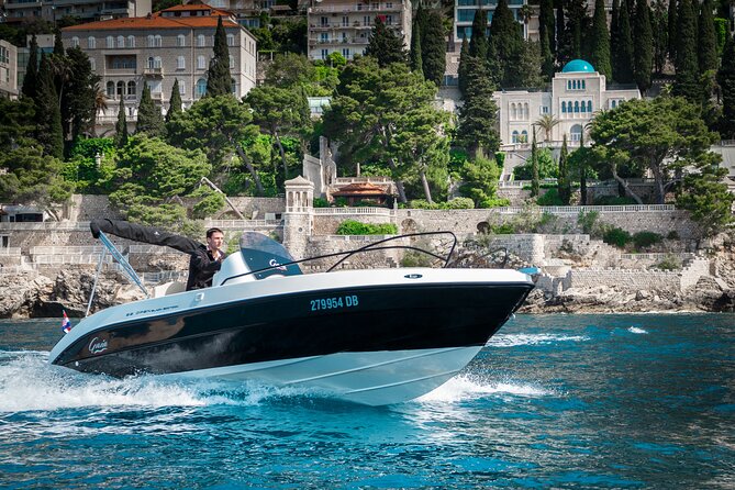 Dubrovnik:Blue cave and sandy beach Sunj with a private speedboat - The Blue Cave itself: how the glow actually works and how to get the best view