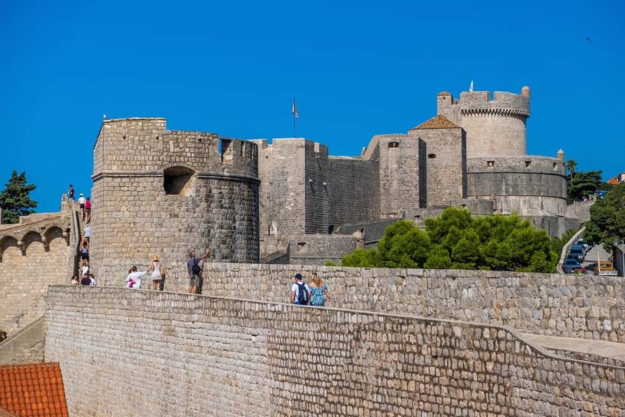 Dubrovnik: City Walls, Old Town Walking Tour & Adriatic View - Timing, meeting point, and what to bring for a smoother walk
