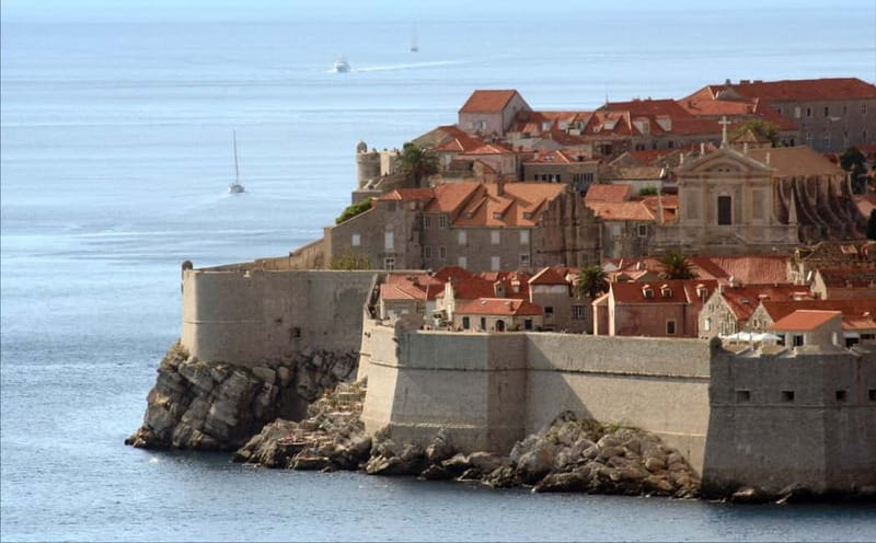 Dubrovnik City Walls: Small-Group 2-Hour Tour With a Local - Start at Ploče Gate, right by the harbor overlook