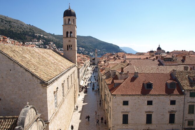Dubrovnik City Walls Tour for Early Birds or Sunset Chasers - What the local guide adds (and why it changes the whole tour)