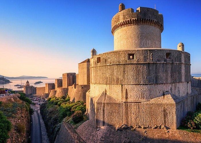 Dubrovnik City Walls Walking Tour (entrance ticket included) - Footwear, steps, and the 1,000-meter reality check