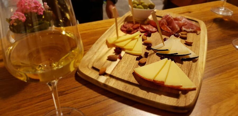 Dubrovnik: Croatian Food, Wine & Old Town Highlights Tour - Dessert, coffee, and a final round of tasting in a historic setting