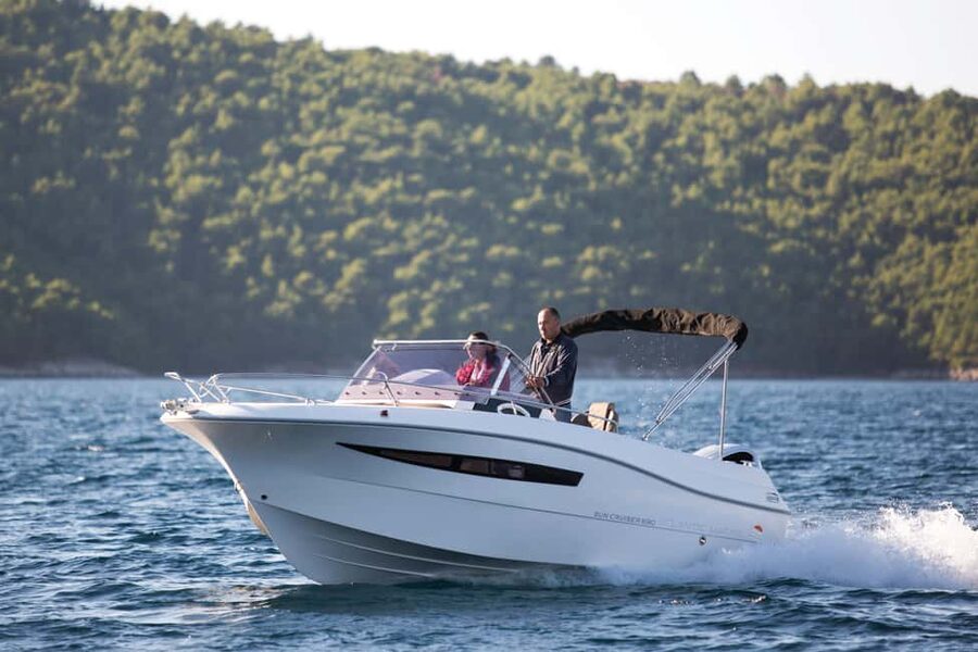 Dubrovnik: Elafiti Island Private Speedboat Tour - The private speedboat ride: comfort, drinks, and a crew that handles the day