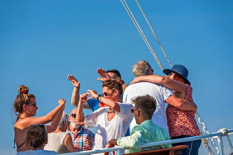 Dubrovnik: Elaphite Islands Cruise with Drinks/Lunch Options - What guides and crew do that makes or breaks the day