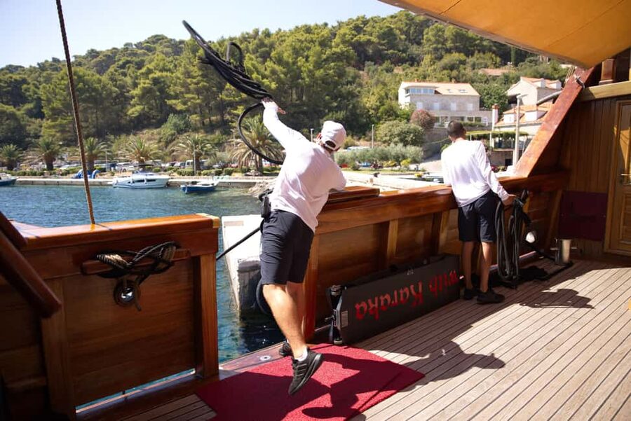 Dubrovnik: Elaphiti Island Luxury Pirate Ship Cruise - Dubrovnik logistics: the short boarding window matters