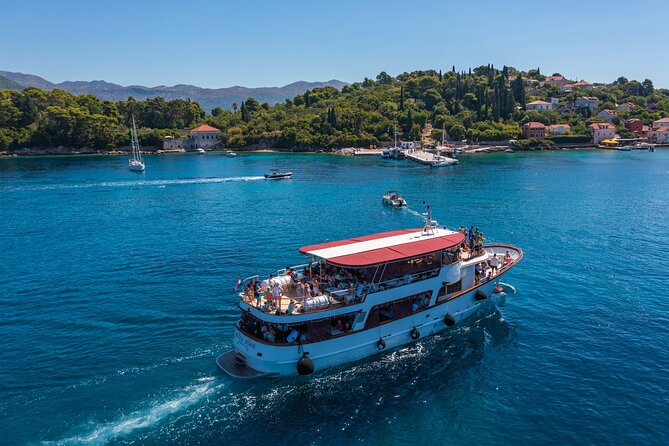 Dubrovnik: Elaphiti Islands Full-Day Cruise with Lunch - The boat experience: shade, restrooms, and lounging on Regina Maris