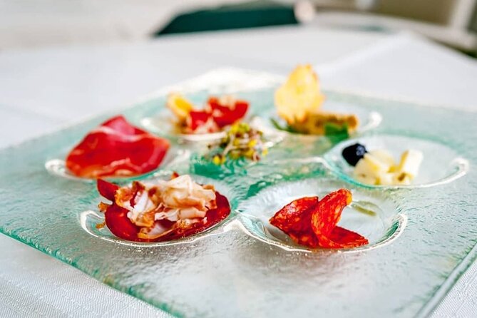 Dubrovnik Food & Wine Tour (Small-Group) - The tasting flow: cold tapas, warm tapas, two mains, then dessert