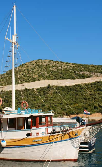 Dubrovnik: Full-Day Blue Cave & Elaphiti Islands Boat Tour - Koločep Island: Pine Forest Views and Donje Čelo’s Quiet Village Feel