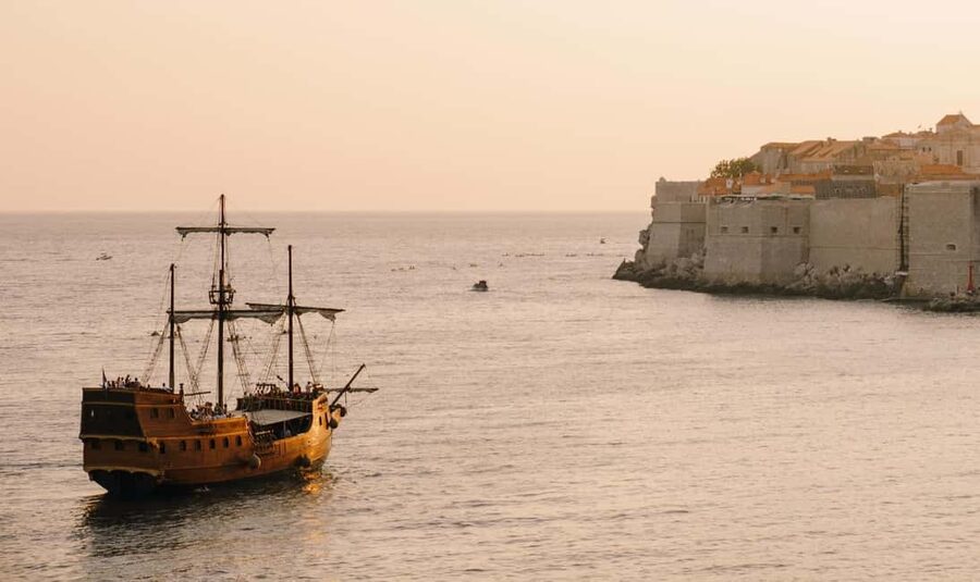 Dubrovnik: Galleon Sunset Cruise with a Live Guide & Drink - Key highlights you should care about