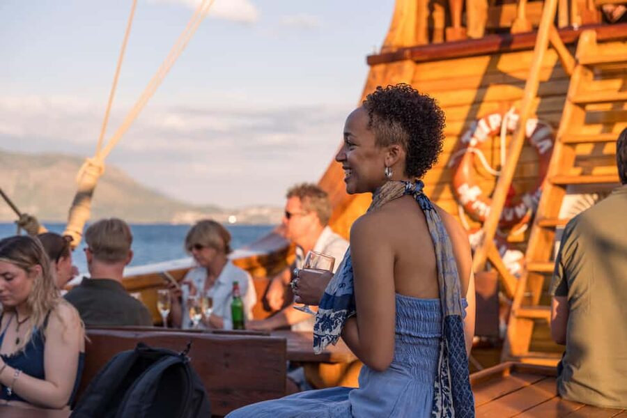 Dubrovnik: Galleon Sunset Cruise with a Live Guide & Drink - Food and drinks: what is included and what you can add