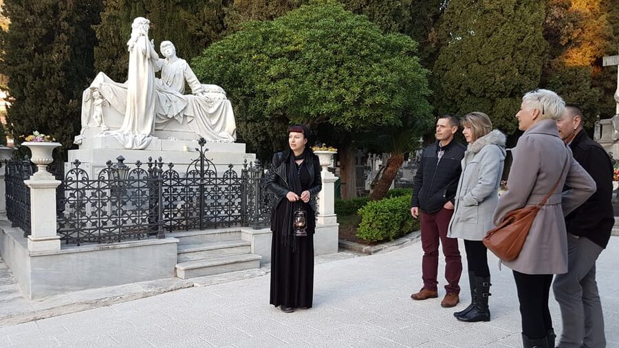 Dubrovnik: Ghosts and Mysteries Walking Tour - Boninovo Cemetery and Renaissance Palaces: Where the Dark Stories Begin