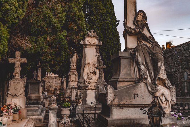 Dubrovnik Ghosts and Mystery Walking Tour - Meeting at Ul. Između tri Crkve 4 and the 6:00 pm rhythm