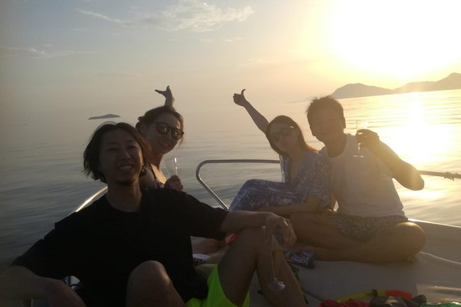Dubrovnik: Golden Hour Sunset Cruise with Drinks - Captain Energy: Friendly Service Makes a Difference at Dusk