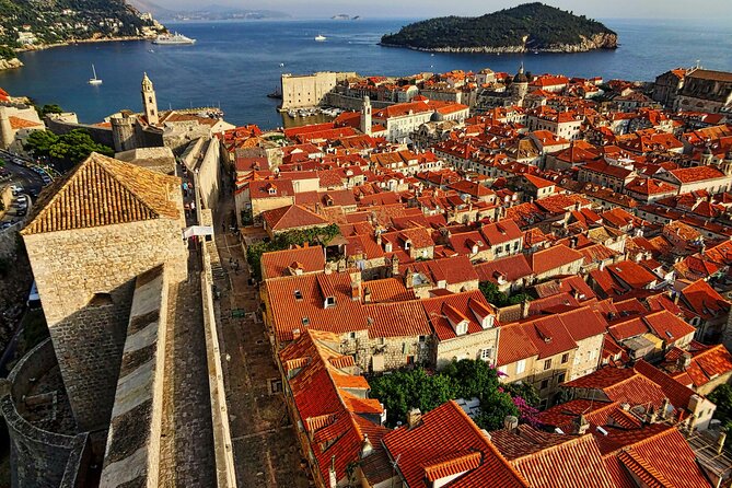 Dubrovnik Group Walking Tour - Old Town core: Onofrio’s Fountain, the Franciscan Monastery, and churches