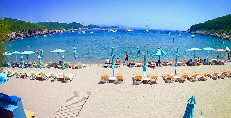 Dubrovnik: Half-Day Boat Tour to Elaphite Islands 4h - Koločep Island: a fisherman port stop that actually feels local