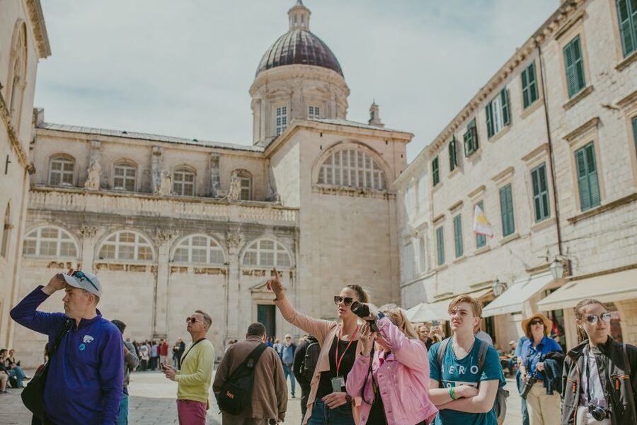 Dubrovnik: History and Game of Thrones Walking Tour - Blackwater Battle filming location: matching a scene to the street
