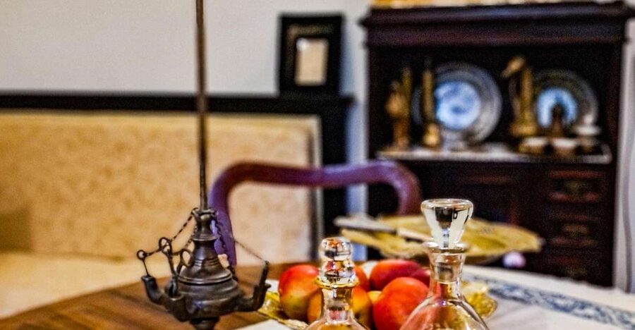 Dubrovnik History, Sweets & Liquors in a Private Palace - Finding the tour, then getting oriented fast in Old Town