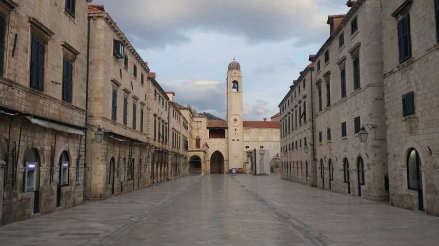 Dubrovnik: Insider 90-Minute Walking Tour With a Local - Ploce Gate and the approach: orientation plus a political clue