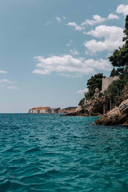 Dubrovnik: Kayak Rental - Watching Dubrovnik from sea level: city walls, caves, and photo angles