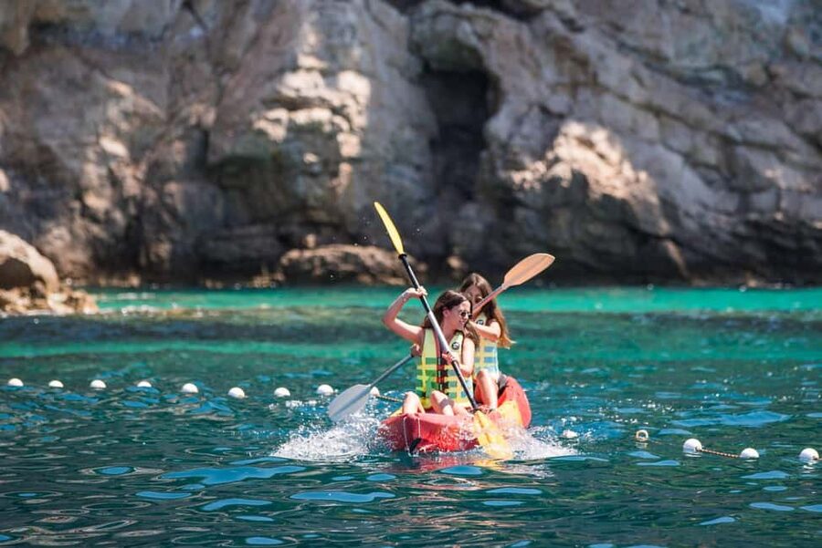Dubrovnik: Kayak Rental - Meeting Dubrovnik Watersports and getting kitted up
