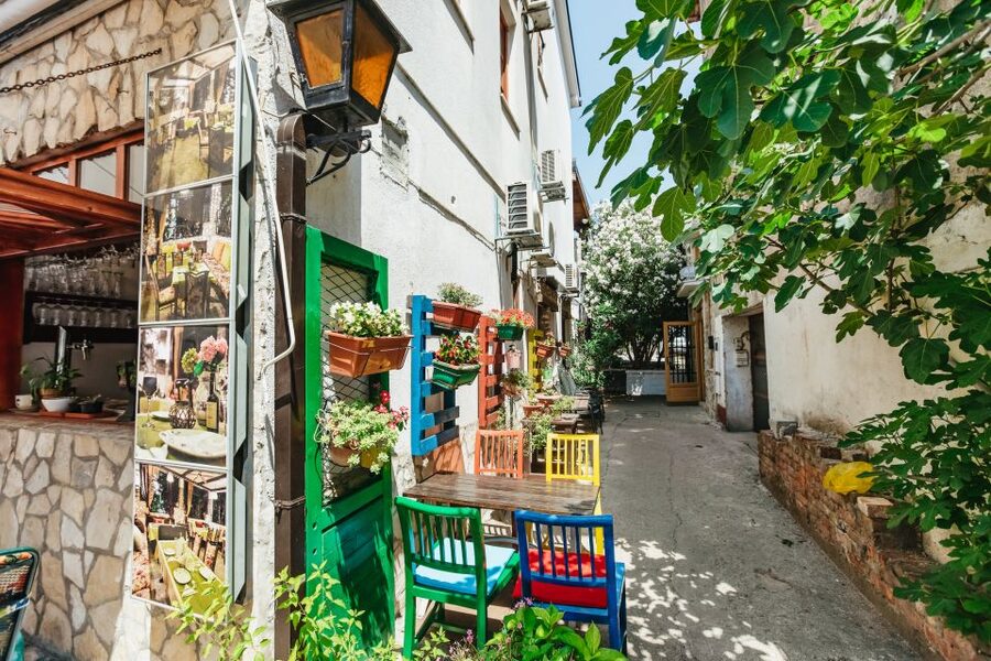 Dubrovnik: Mostar and Kravice Waterfalls Small-Group Tour - The guide makes the drive and the stops click