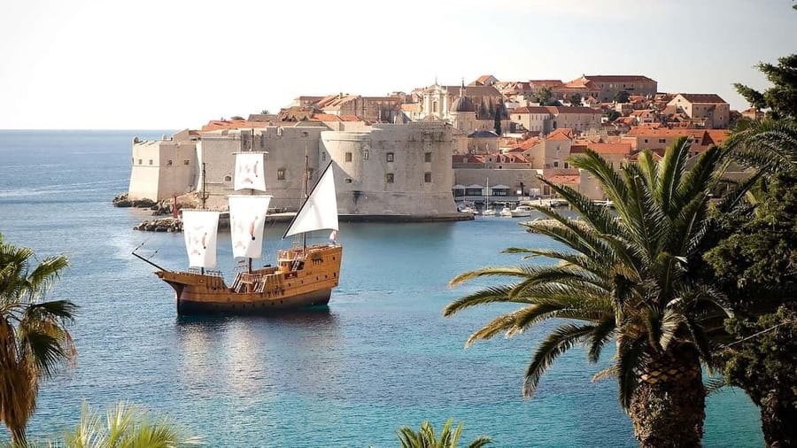 Dubrovnik: Old City Walking Tour with a FREE Polaroid Photo - Revelin Fortress viewpoints and the first photo stop