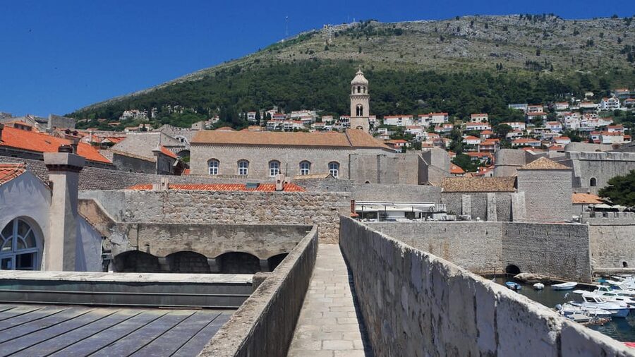 Dubrovnik: Old Town & City Walls Guided Tours Combo - Guides and headset audio: why clarity turns a wall walk into a story