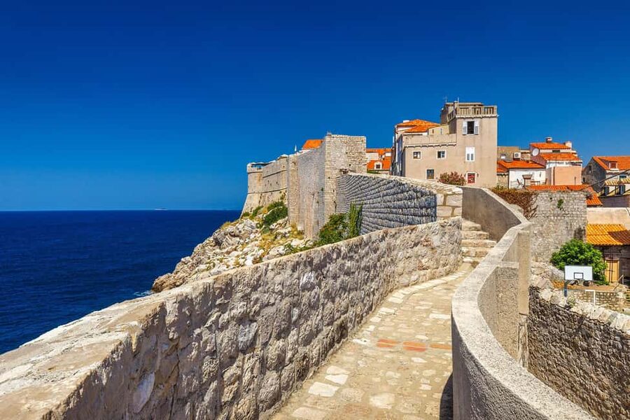 Dubrovnik: Old Town & City Walls Tour with Optional DU Pass - Meeting at Nautika: get oriented before the walking starts