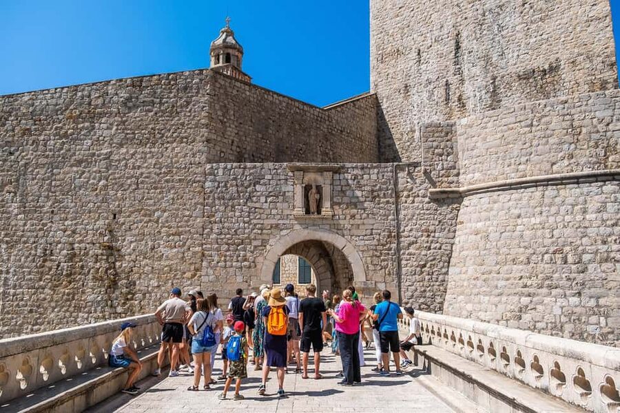 Dubrovnik: Old Town & City Walls Tour with Optional DU Pass - Onofrio’s Fountain, Rector’s Palace, and Orlando’s Column