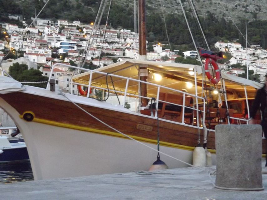 Dubrovnik: Old Town Cruise with Lunch - Lunch at sea: local fish, side dishes, and real wine