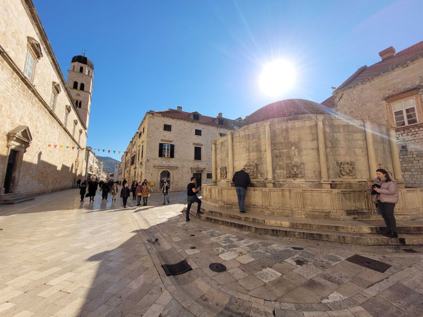 Dubrovnik: Old Town Highlights Tour with Audio Guide - Meeting and routing: start anywhere, end anywhere