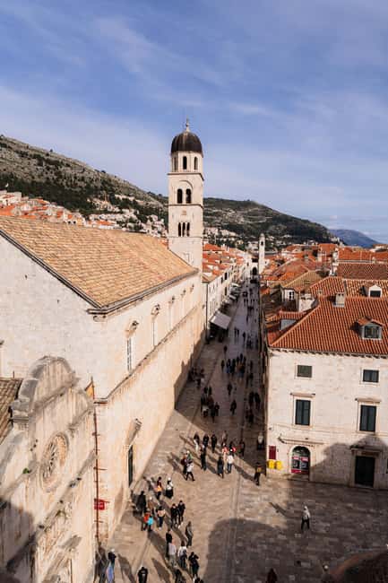Dubrovnik Old Town: Night tour with History, Wine & Bites - Starting at Velika Onofrijeva Fontana, then Stradun by night
