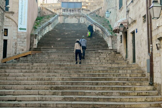 Dubrovnik: Old Town Walking Tour - Onofrio’s Fountain and Orlando’s Column, symbols of city authority