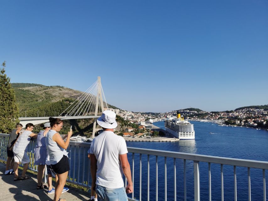 Dubrovnik: Panorama Tour with Free Time in the Old Town - The tour guides and what you should look for